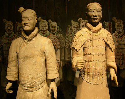 Arma de terracota del emperador Qin Shihuang (-260 a -210 a.C.), Museo de Historia de Shaanxi, Xian. Fotografía, Leonard de Selva, 2006. de Chinese School