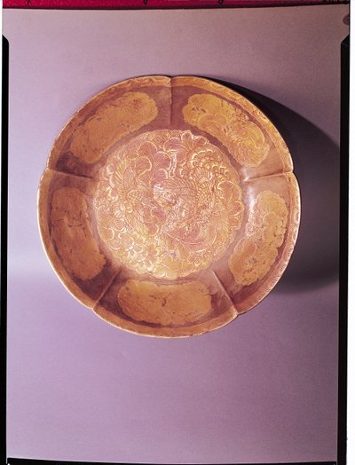 Plato grabado, dinastía Tang (618-907) de Chinese School