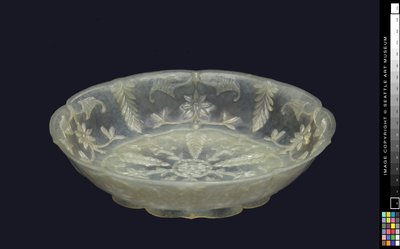 Plato de diseño floral, siglo XIX de Chinese School