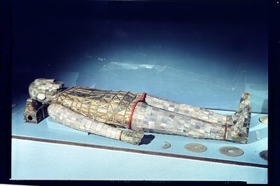 Traje funerario de jade, de la tumba de la Princesa Tou Wan, esposa de Liu Sheng (m. 113 a.C.) de Lingshang, Man-ch