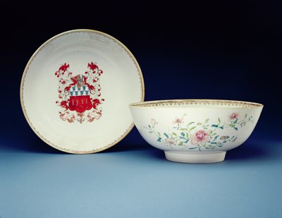 Par de cuencos decorados en esmaltes Famille Rose con los brazos de Joynes, periodo Yongzheng (1723-35) de Chinese School