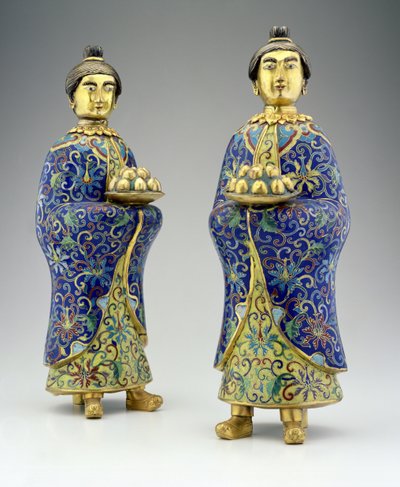 Par de asistentes femeninas, período Qianlong, 1736-95 de Chinese School