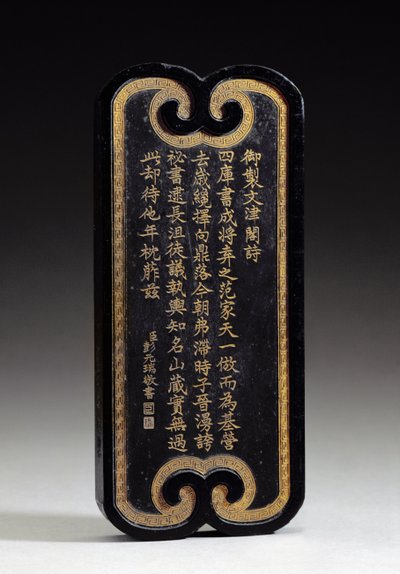 Pastilla de tinta rectangular con un poema imperial del emperador Chien-lung copiado por el oficial Peng Yuan-jui, marca y sello del taller familiar de Hu Kai-Wen, dinastía Ching, Hui-chou, Anhui de Chinese School