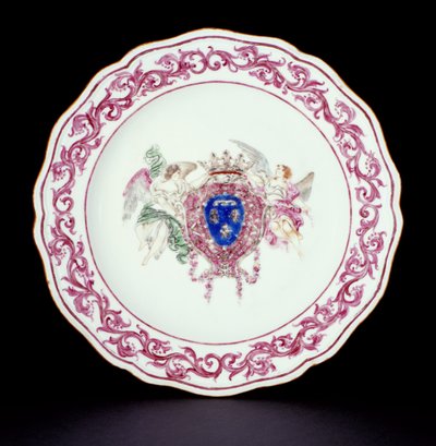 Plato de cena Rose Famille con los brazos de Francia, periodo Qianlong (1736-95) c.1765 de Chinese School