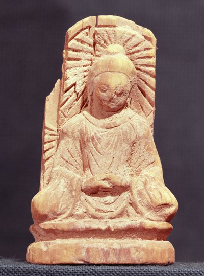 Buda sentado en meditación, de Tumshuq (Xinjiang) siglos IV-V (madera) de Chinese School