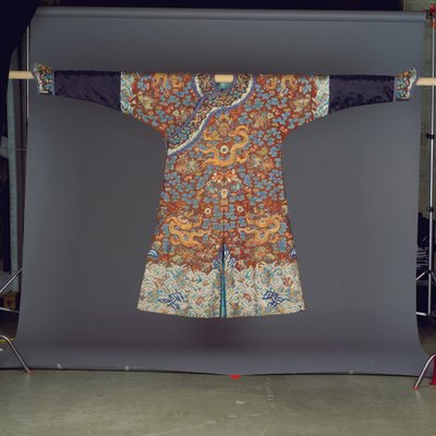Túnica semi-formal (con diseño de dragón) de Chinese School