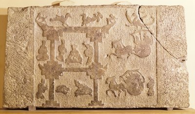 Losa decorada con carruajes y aves míticas, Dinastía Han (206 a.C.-220 d.C.) de Chinese School