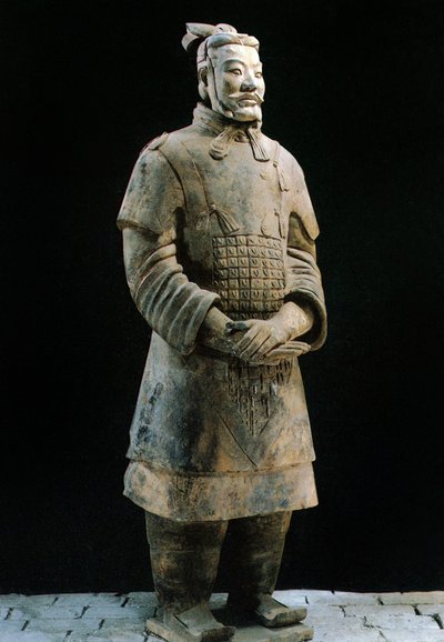 Guerrero del Ejército de Terracota, Mausoleo del Emperador Qin Shi Huang, siglo III a.C. de Chinese School