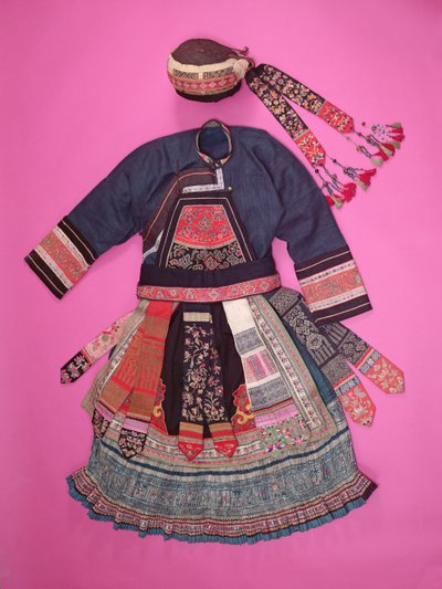 Vestido de mujer y sombrero de cestería, Ch