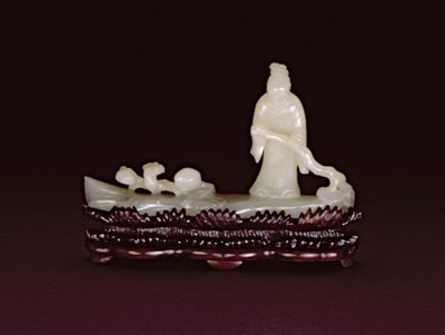 Zhang Qian de pie en una balsa de troncos dirigiéndose con una rama de lingzhi junto a una rama de lingzhi y un melocotón de Chinese School