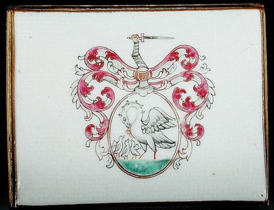 Tapa de una tabaquera armorial (porcelana) de Chinese School Chinese School