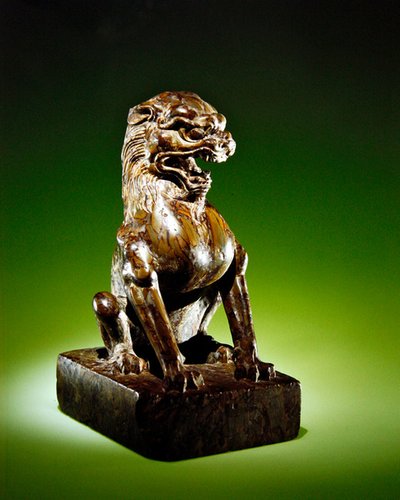 León sentado, Dinastía Tang (618-906) de Chinese School Chinese School