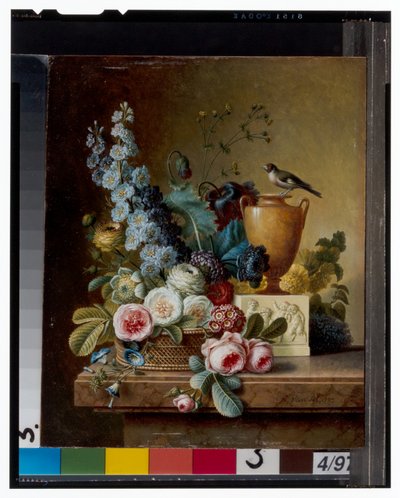 Un jarrón de flores sobre una cornisa de mármol y una cesta de flores con un jilguero de Christiaan van Pol