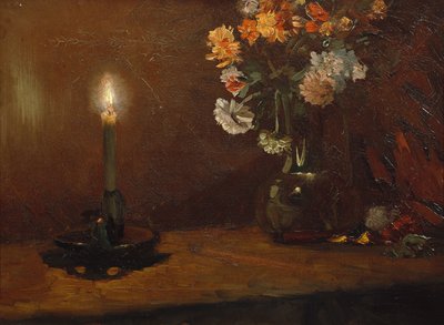 Arreglo con vela y flores en florero de Christian Eriksen Skredsvig
