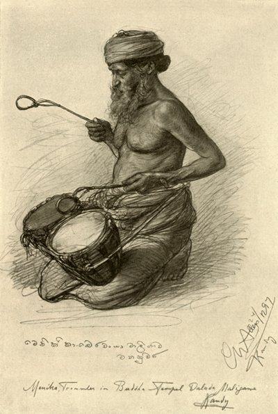 Menika - tamborilero en el Templo del Diente, Kandy, Ceilán de Christian Wilhelm Allers