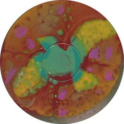 Paz, c. 2023 (acrílico en CD) de Christina Saj