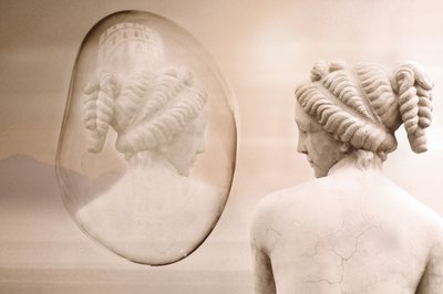 Reflejo de una estatua clásica de Christina Sillen