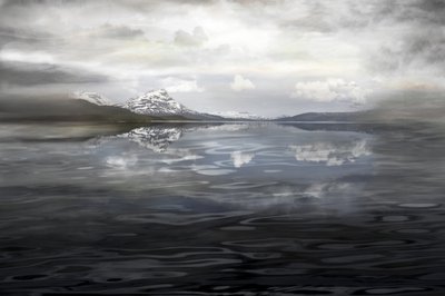 Reflejo de la montaña brumosa de Christina Sillen