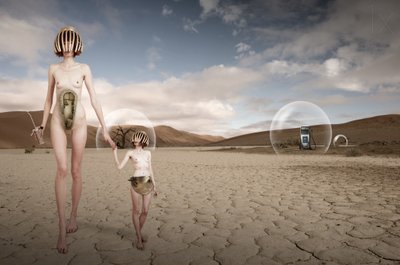 Figuras futuristas del desierto de Christine von Diepenbroek