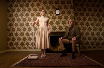Una escena interior intrigante de Christine von Diepenbroek