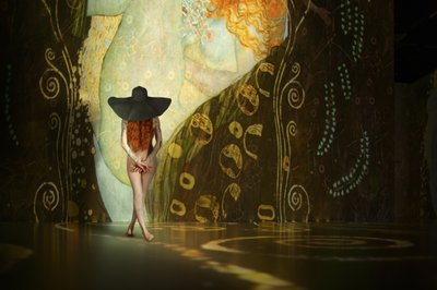 Mujer misteriosa: Arte dorado de Christine von Diepenbroek
