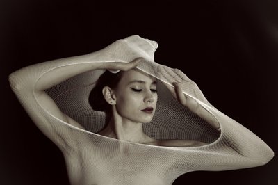 Retrato sensual con red de Christine von Diepenbroek
