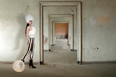Moda surrealista en las puertas de Christine von Diepenbroek