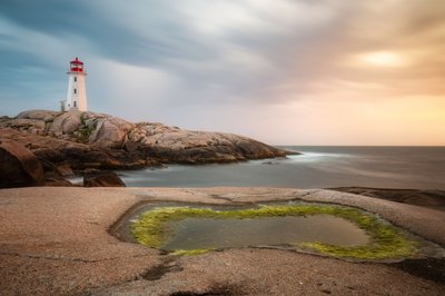 Puesta de sol en un faro costero de Christoph Schaarschmidt