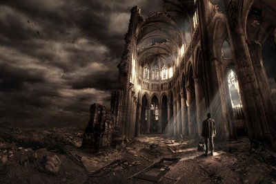 Un hombre en una catedral en ruinas de Christophe Kiciak