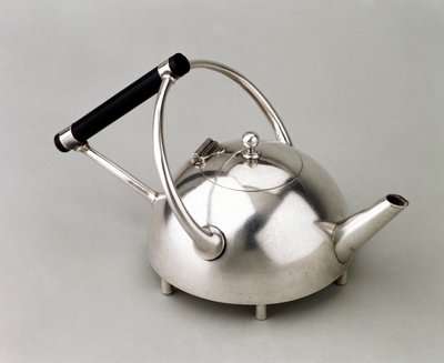 Tetera Hemisférica sobre Seis Patas, fabricada por James Dixon & Son de Christopher Dresser