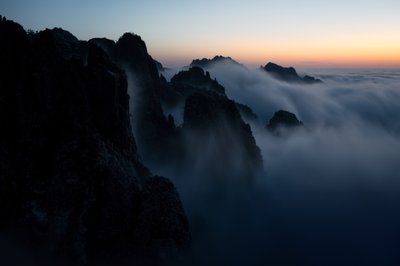 Cumbres brumosas de Chuanxu Ren