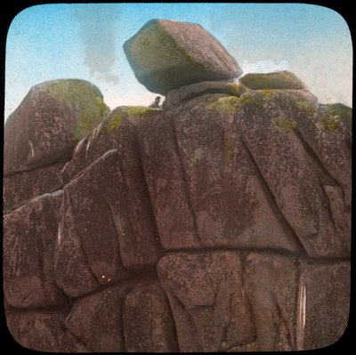 Logan Rock, cerca de Treen, Cornualles, finales del siglo XIX o principios del siglo XX de Church Army Lantern Department