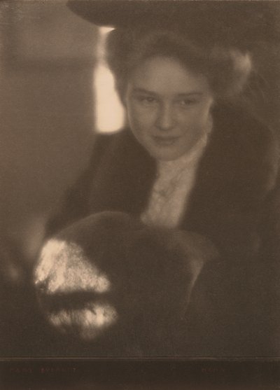 Chica con manguito de Clarence H. White