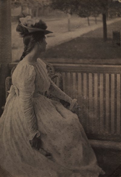 En el porche Julia Hall McCune, c. 1897 de Clarence H. White