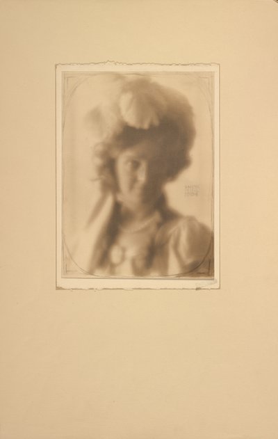 [Retrato de una mujer disfrazada] de Clarence H. White