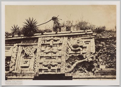 Palacio de las Monjas de Uxmal (detalle de la fachada de la serpiente) de Claude Joseph Désiré Charnay