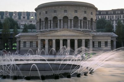 La rotonda de La Villette construida en 1789 por Claude Nicolas Ledoux. de Claude Nicolas Ledoux