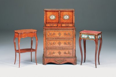 Mesa ocasional victoriana (izquierda) de Collinson and Lock