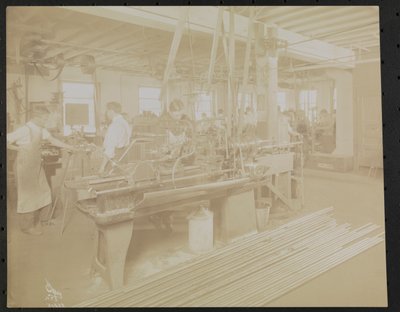 Laboratorio de películas de Dressler & Co. con hombres trabajando de Company Byron