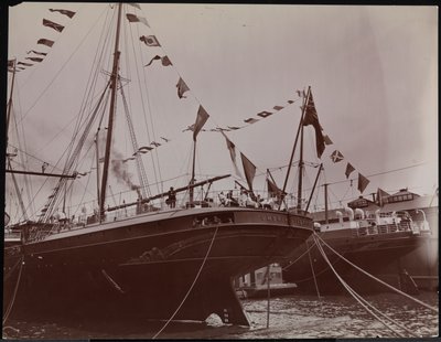 S.S. "Umbria" en el muelle (foto en blanco y negro) de Company Byron