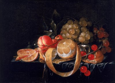 Una naturaleza muerta con un limón, uvas, cerezas y albaricoques en un plato de peltre de Cornelis de Heem