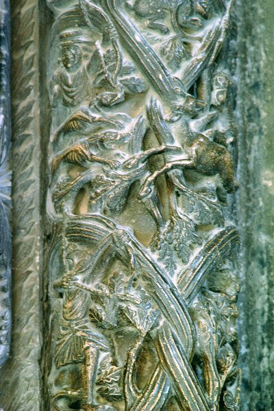 Escena de caza, un detalle del portal oeste de Croatian School