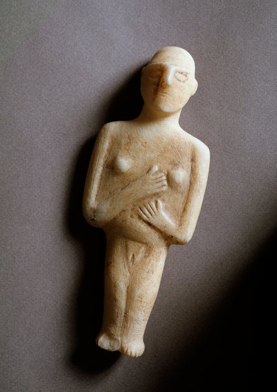 Ídolo femenino, figurilla esquemática, mármol blanco, 3200-2000 a.C. de Cycladic Cycladic