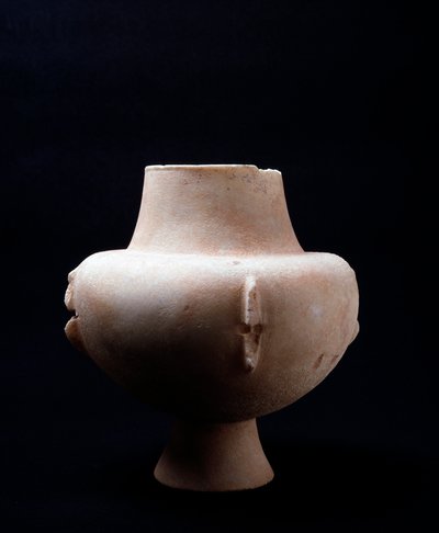 Jarrón de mármol blanco con incrustaciones de ocre. Civilización cicládica de Cycladic Cycladic