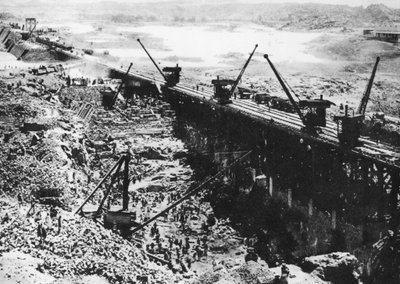 Presa de Asuán, en construcción, abril de 1901 de D.S. George
