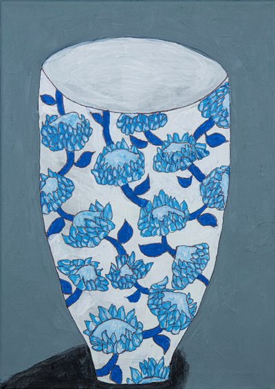 Jarrón azul con motivos florales de Dale Hefer & Family