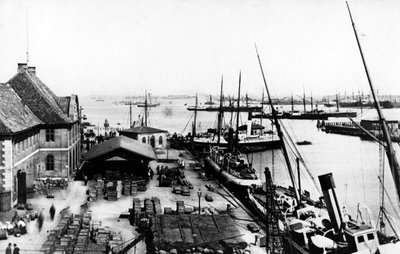 Puerto de Copenhague, c.1880 de Danish Photographer