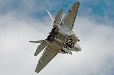 Vuelo dinámico en un avión de combate de Darek Siusta