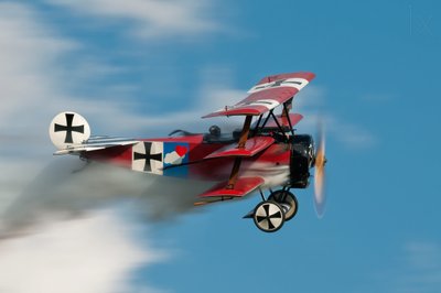 Vuelo de planeo con un triplano rojo histórico de Darek Siusta