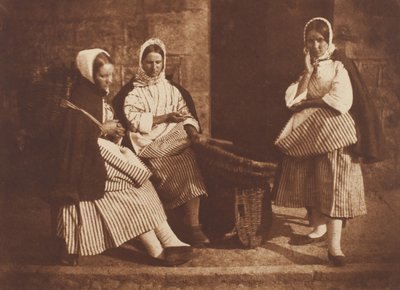 Sra. Logan y Dos Mujeres Desconocidas, Newhaven, 1843-47, impreso c. 1916. Creadores: David Octavius Hill, Robert Adamson, Hill & Adamson de Hill and Adamson
